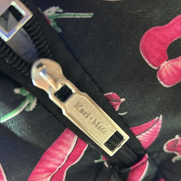 Karriage Mate Tote Kisses & Roses Pink and Black Shoulder Bag - Picture 7 of 8